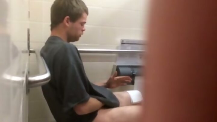 Str8 spy men in public toilet