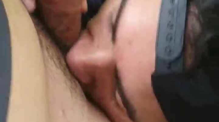 Chico de grindr me la chupa al aire libre