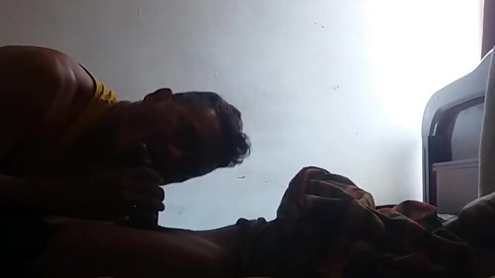 Joven estudiante con maduro camara oculta