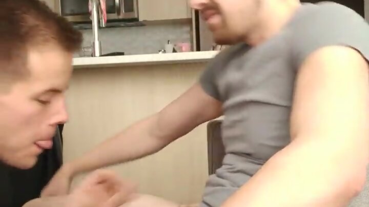 Orelhudo tesudo sendo mamado