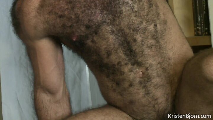 Kike gil: el oso poilu español que lo da todo en un espectáculo interracial y peludo bears haired old man anal oso español peludos