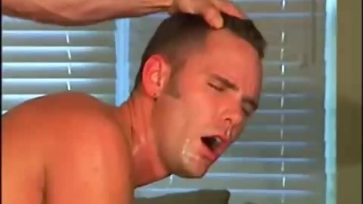 Cop fucks this hot gay cocksucker