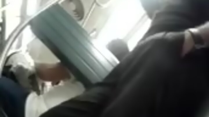 Maduro Caliente Muestra Su Pene En El Metro